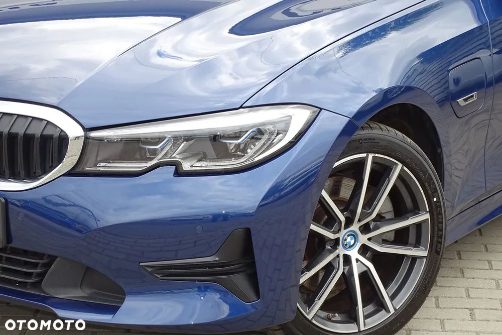 BMW Seria 3 320e M Sport - 9