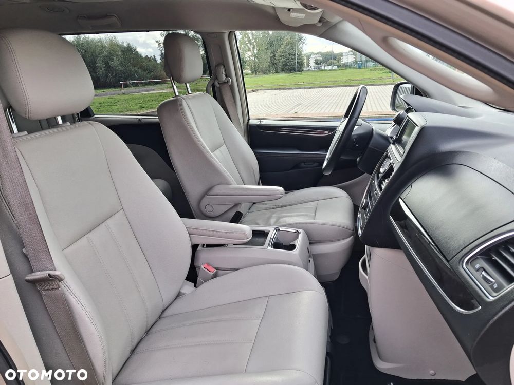 Chrysler Town & Country 3.6 Touring - 27