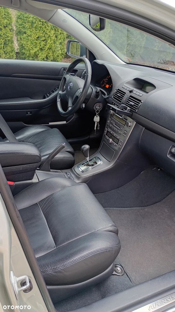 Toyota Avensis - 24