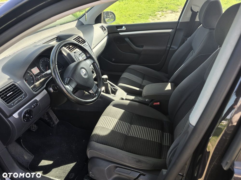 Volkswagen Golf 1.6 FSI United - 12