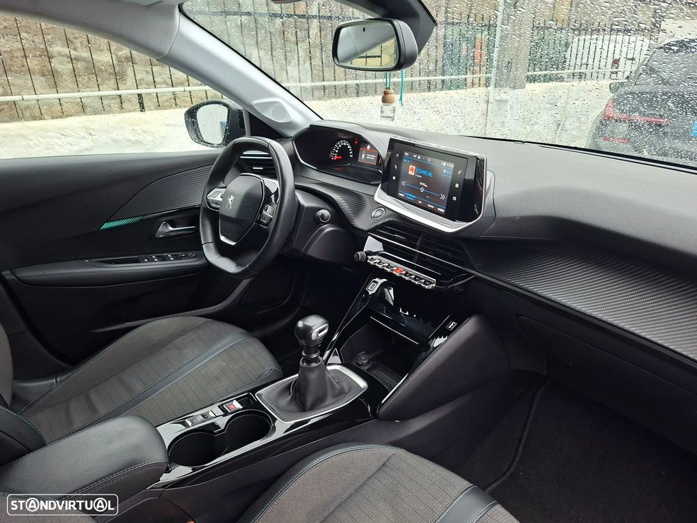 Peugeot 208 - 33
