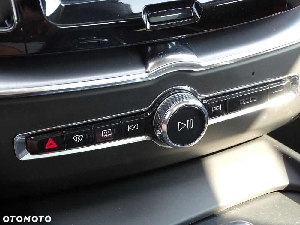 Volvo XC 60 T8 Twin Engine AWD Geartronic Momentum - 20