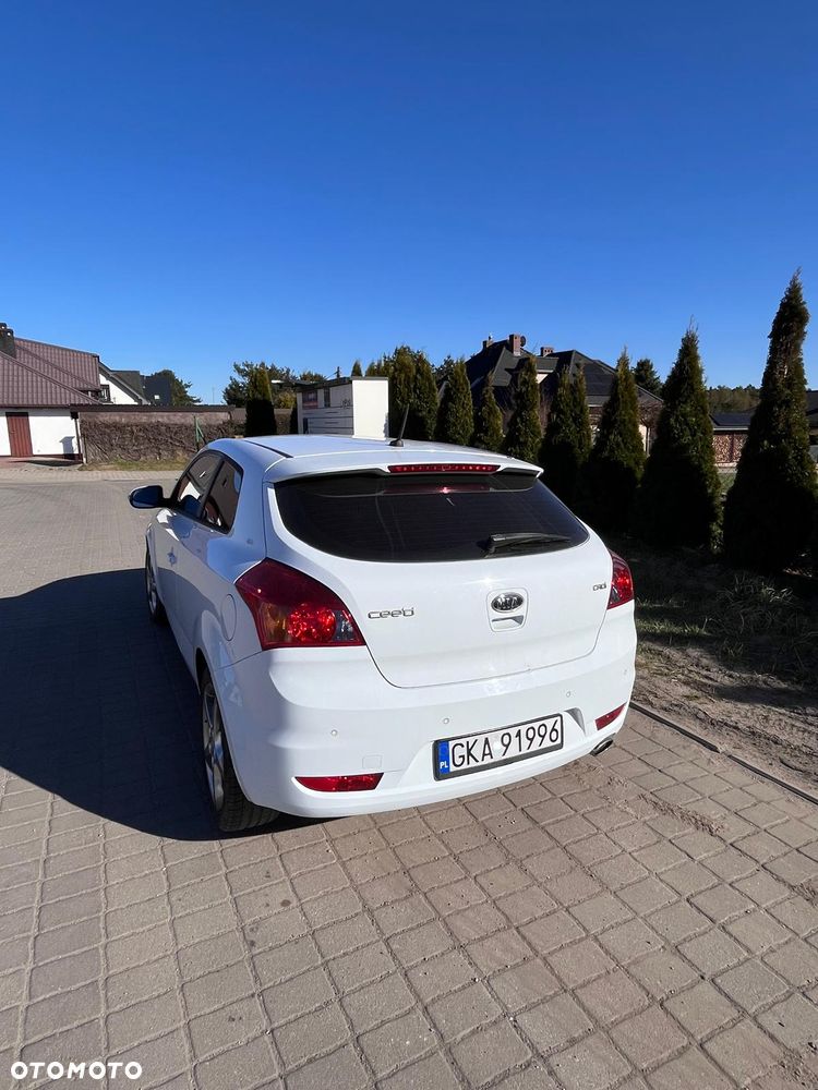 Kia Ceed - 4