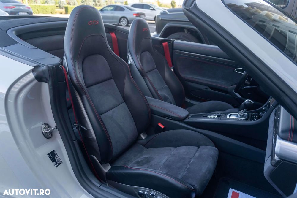 Porsche 911 Carrera 4 GTS Cabriolet PDK - 37