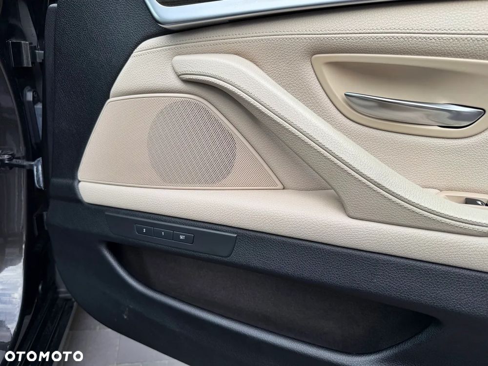 BMW Seria 5 525d Luxury Line - 26