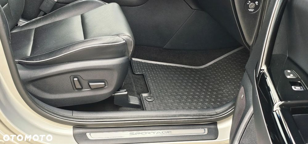Kia Sportage 2,0 CRDI AWD GT Line - 38
