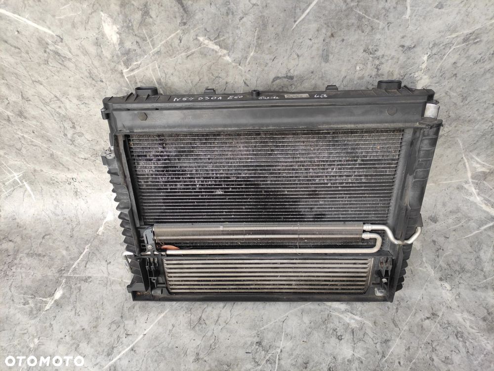 PAS PRZEDNI WZMOCNIENIE CZOŁOWE CHŁODNICE WIATRAK BMW E60 E61 535i N54B30 3.0 B - 9