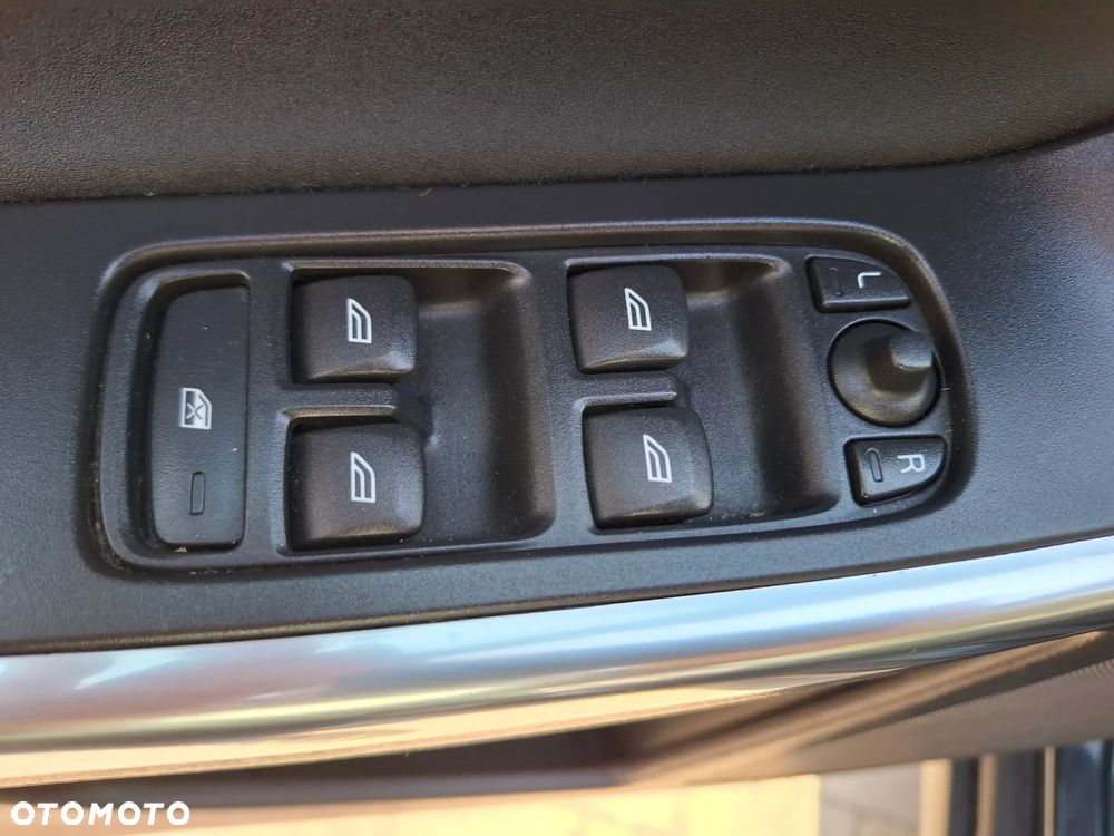 Volvo XC 60 3.2 AWD RDesign - 33