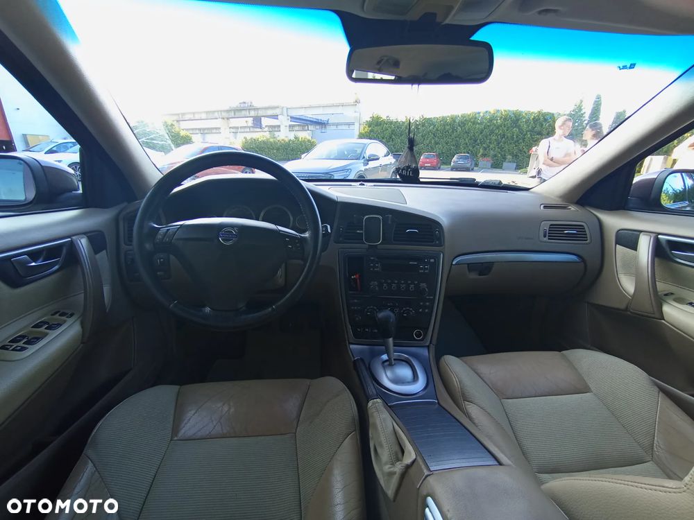 Volvo V70 D5 AWD Momentum - 6