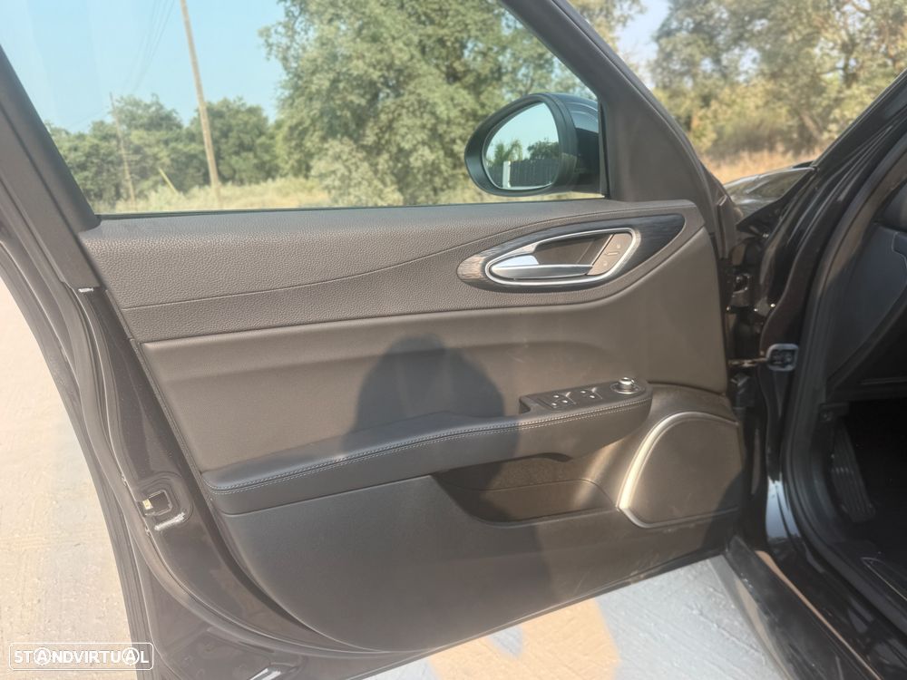 Alfa Romeo Giulia 2.2 D Super AT8 - 27