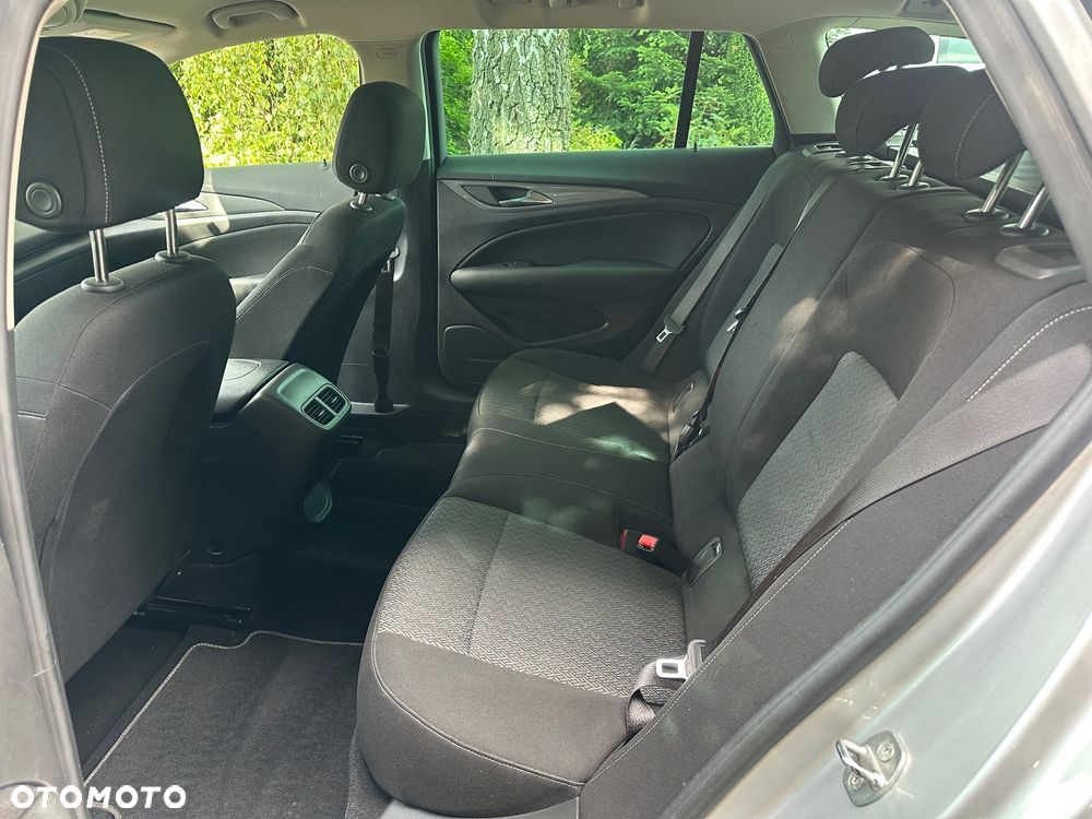 Opel Insignia - 25