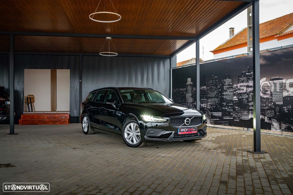 Volvo V60 2.0 B4 Essential Auto - 1