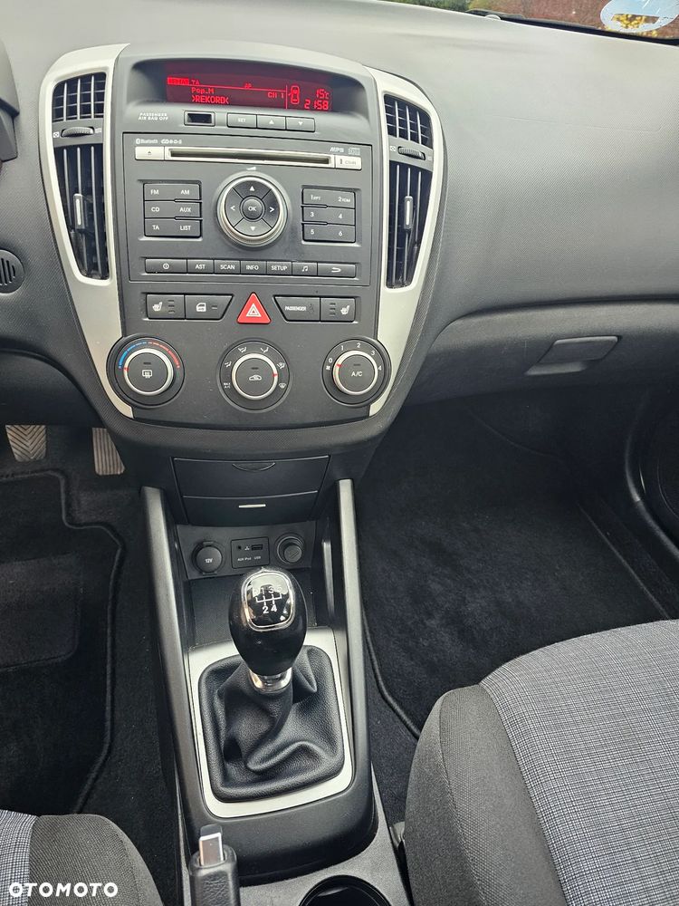 Kia Ceed 1.4 CVVT Attract - 40