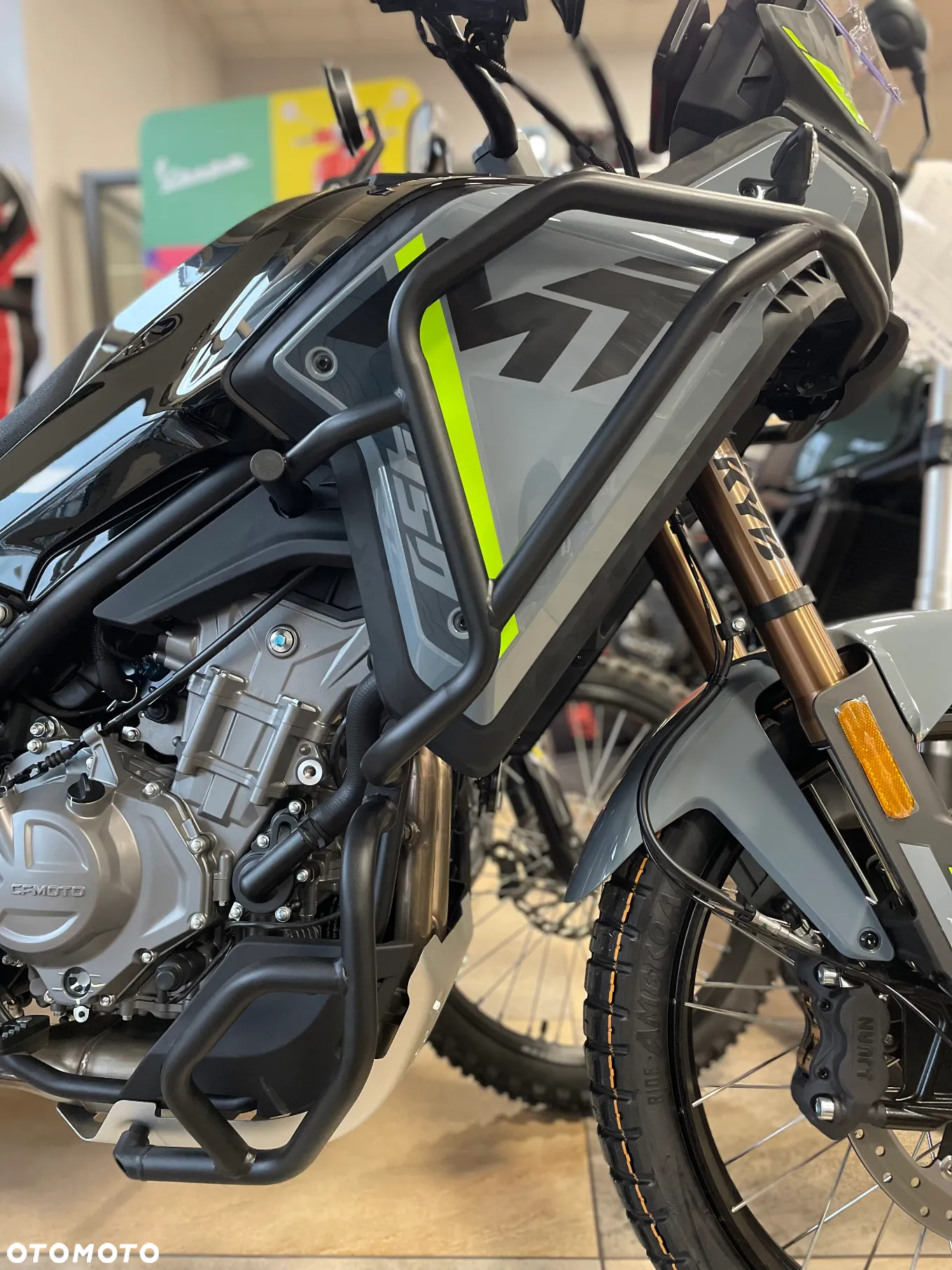 CFMoto MT - 9
