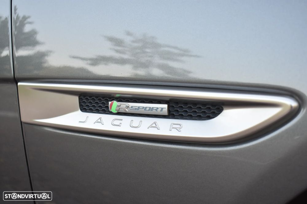 Jaguar XE 2.0 D R-Sport AWD Aut. - 17