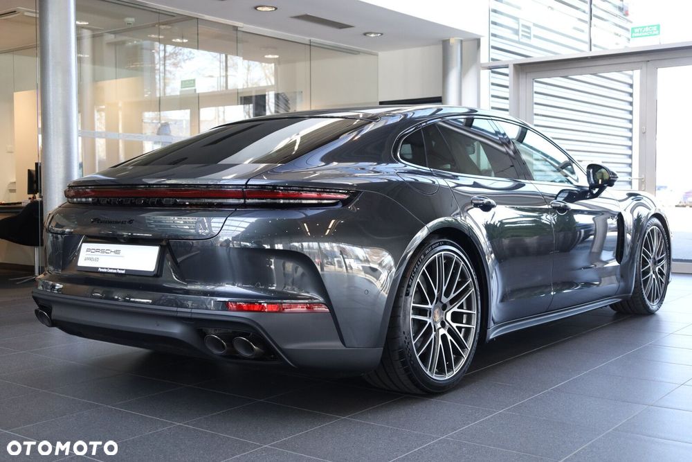 Porsche Panamera - 4