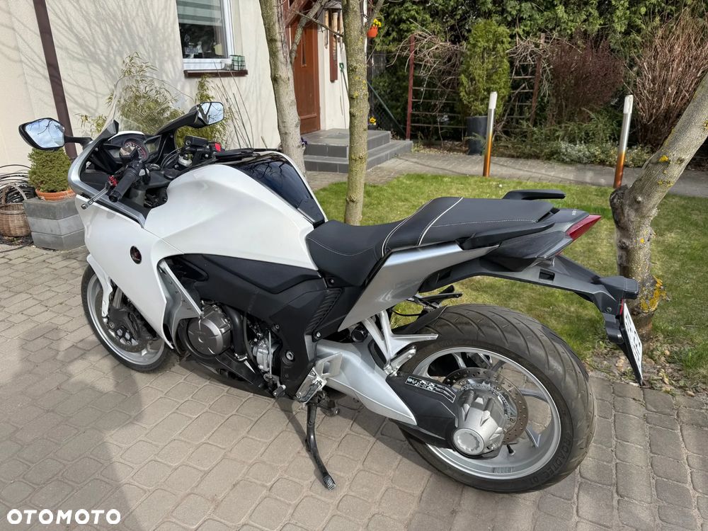 Honda VFR - 2