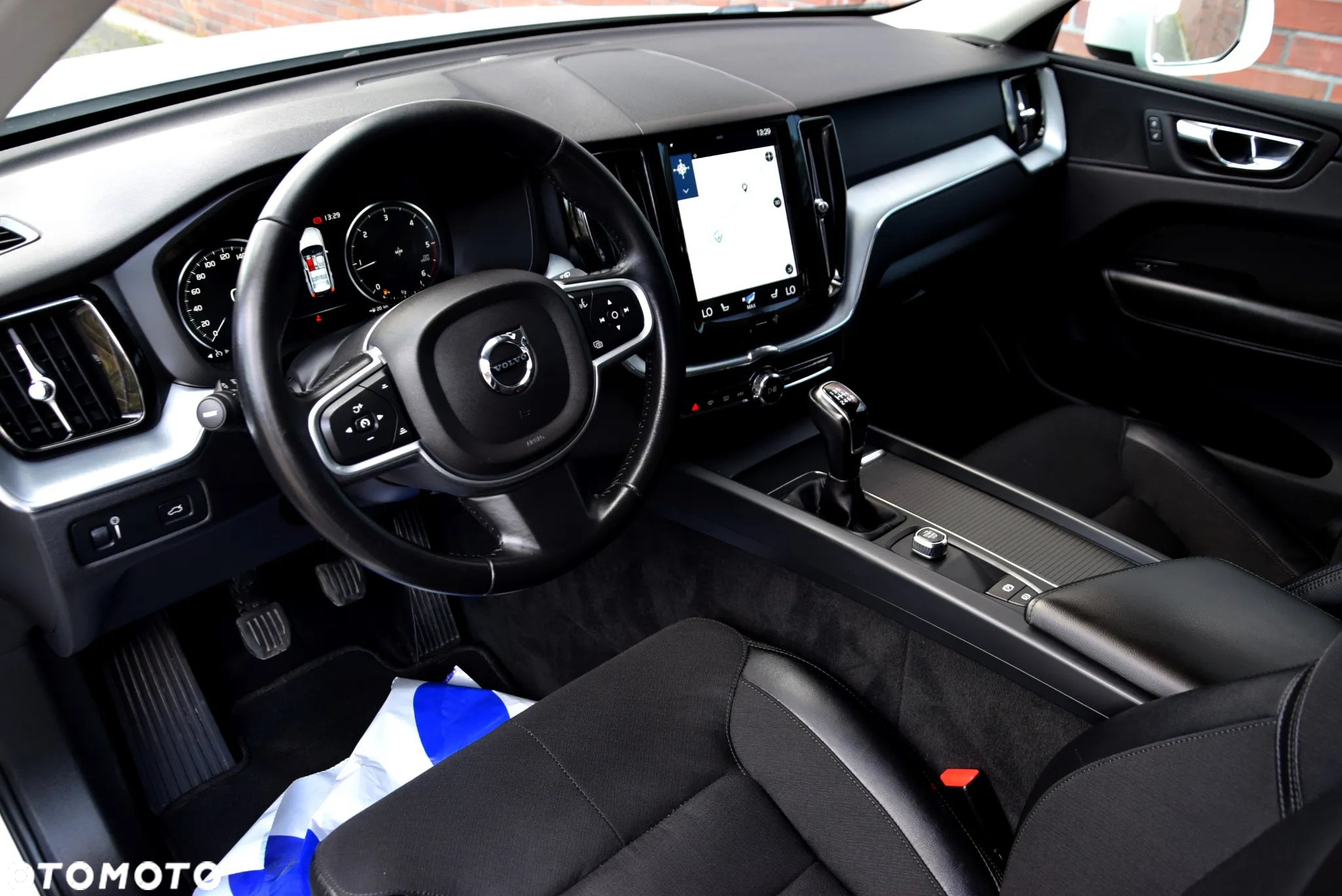 Volvo XC 60 D4 Momentum Pro - 21