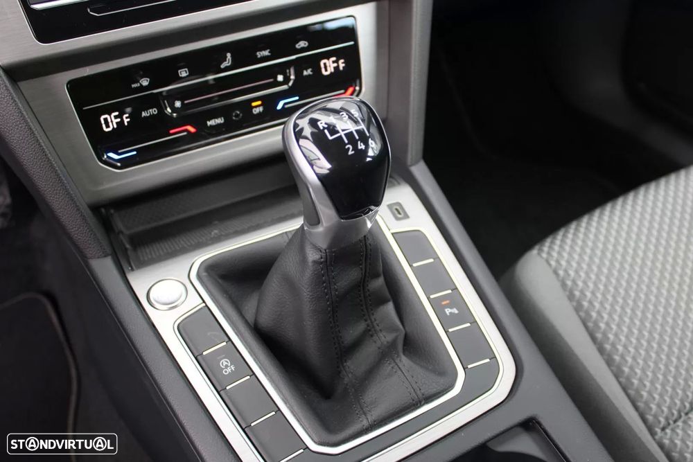 VW Passat 2.0 TDI Elegance - 34