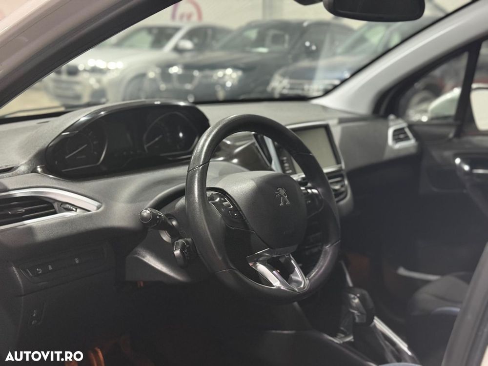 Peugeot 208 1.2 L PureTech Turbo Allure - 6