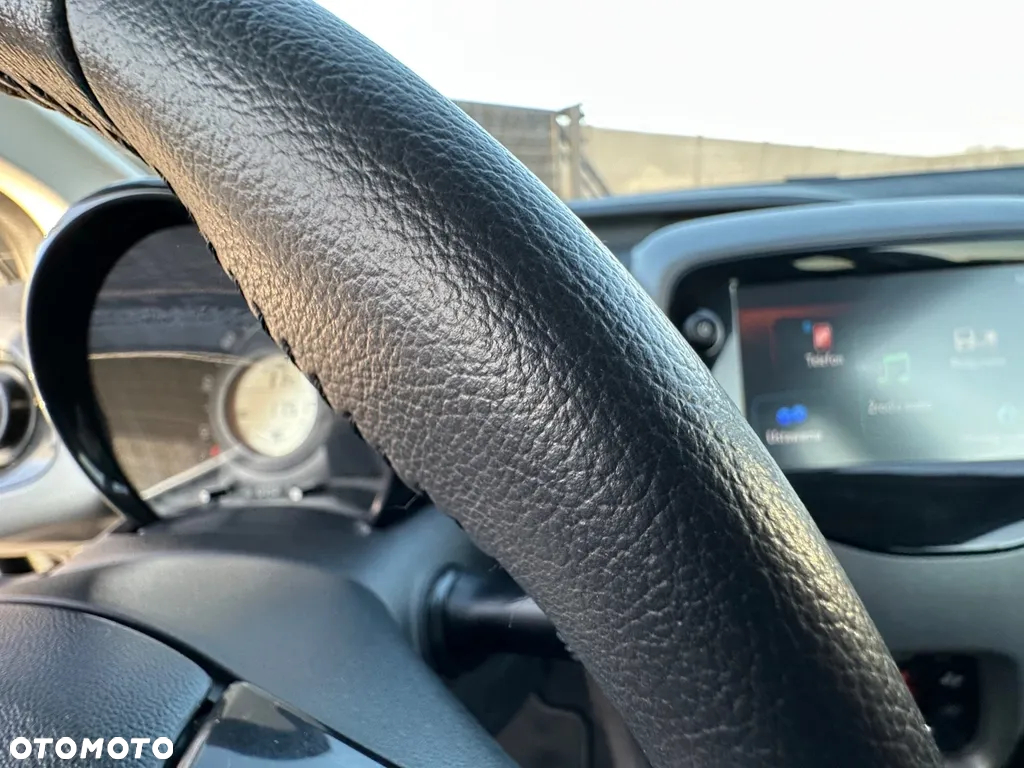 Toyota Aygo x-play connect - 16