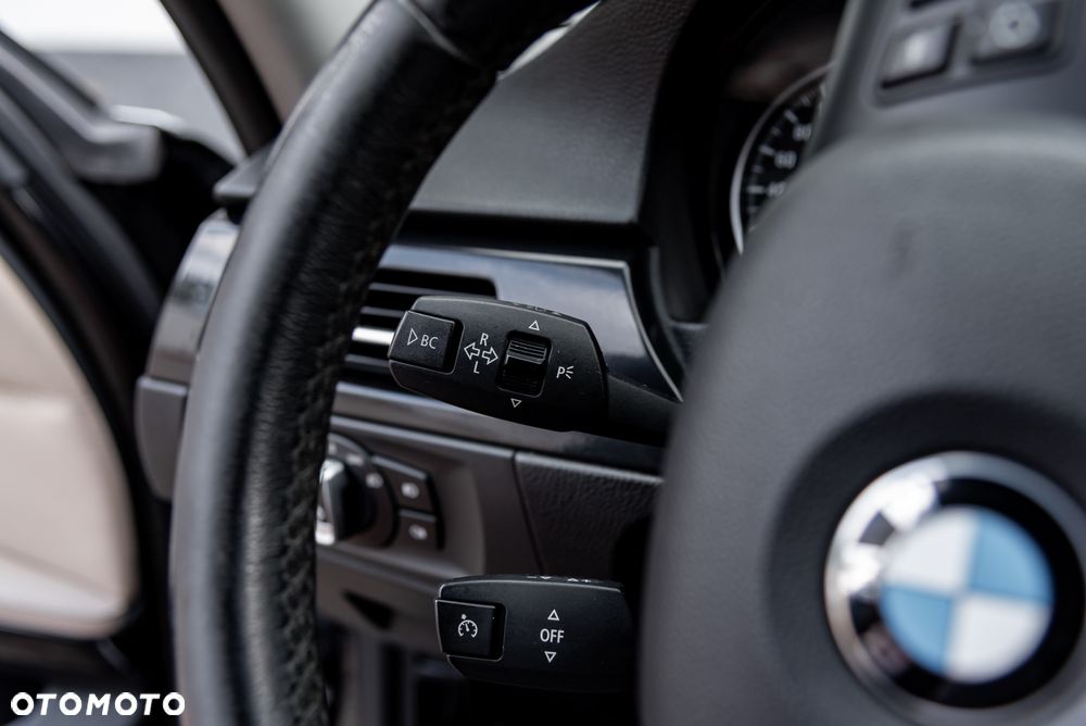 BMW Seria 3 318i - 23