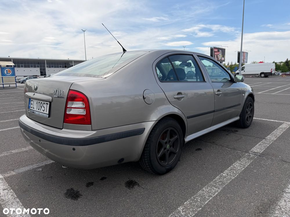 Skoda Octavia 1.6 Tour - 4