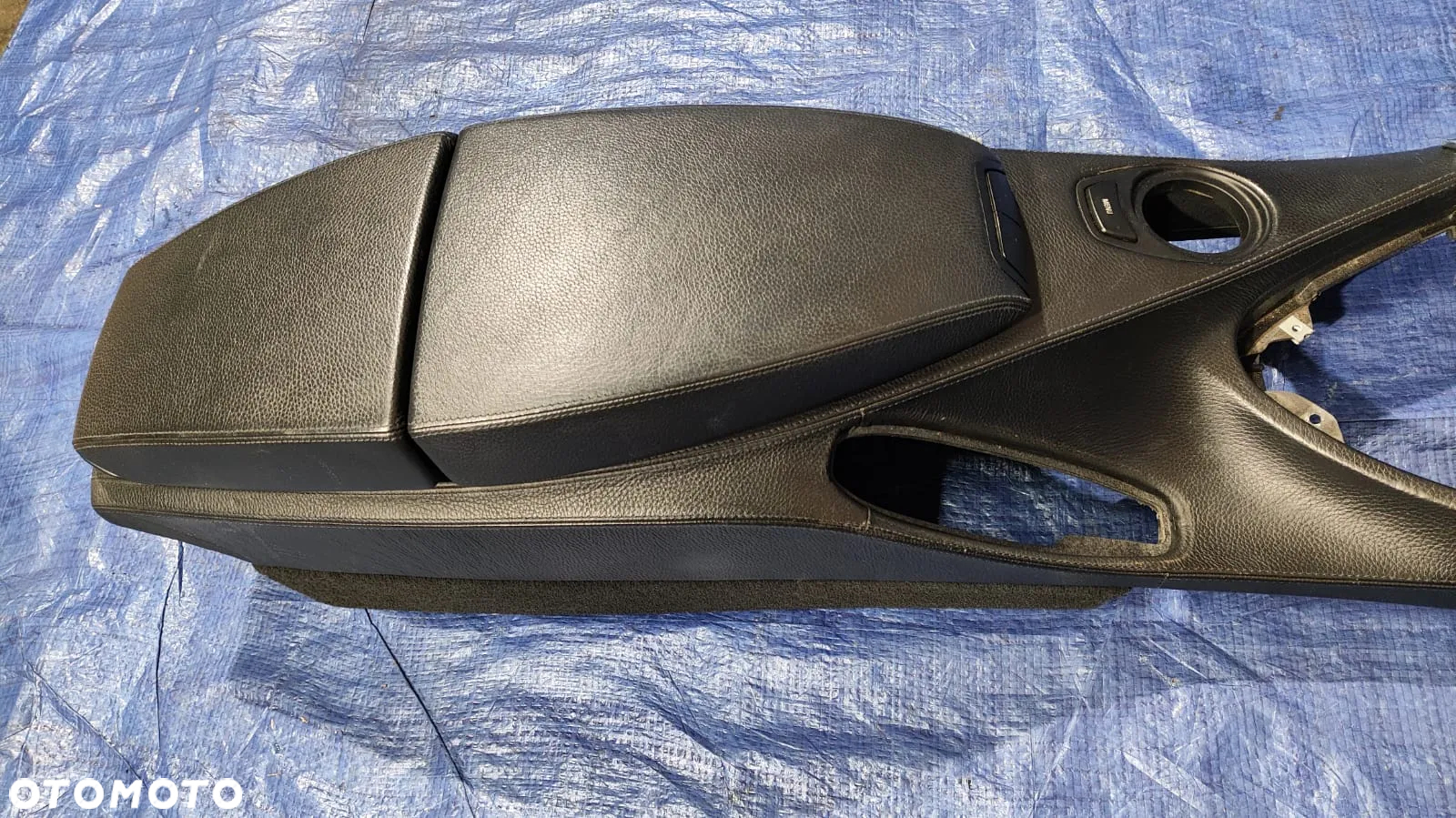 TUNEL ŚRODKOWY PODŁOKIETNIK UCHWYT PODSTAWA NA KUBEK KUBKI NAPÓJ NAPOJE CUPHOLDER CUP HOLDER ANGLIK UK BMW E63 E64 LCI LIFT - 2