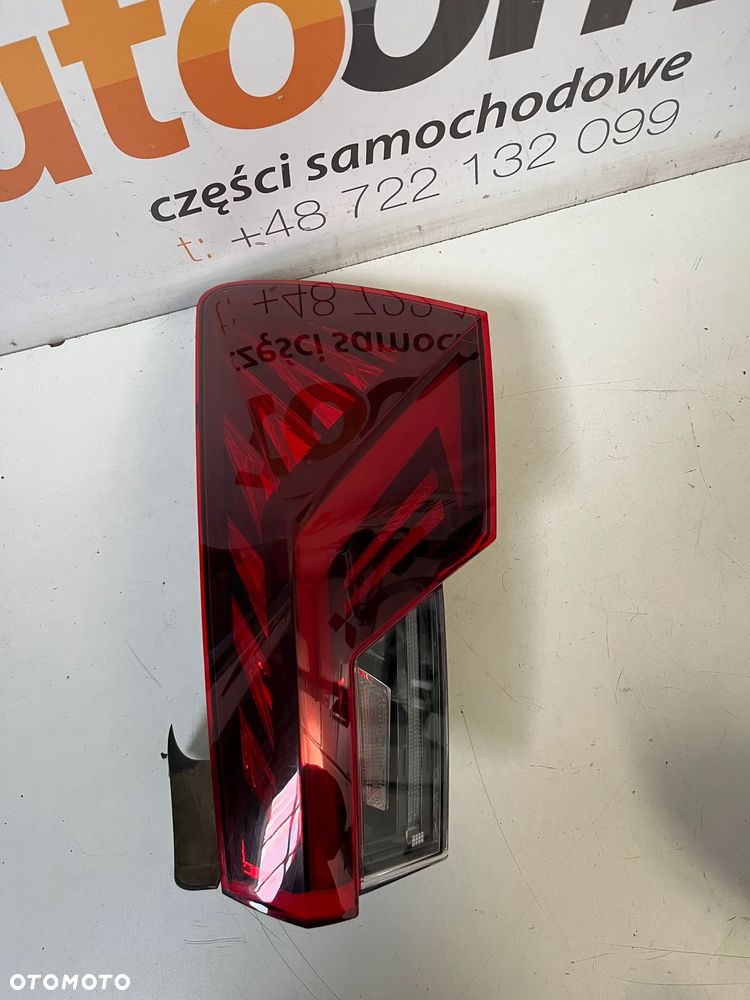 LAMPA PRAWA TYŁ LED EUROPA ORYGINAŁ 5E3945208A,5E3945207A SKODA OCTAVIA IV 5E3 23R - 1