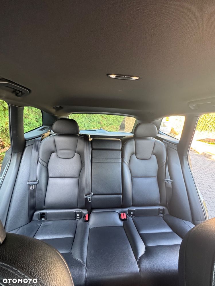 Volvo XC 60 D4 AWD R-Design - 18