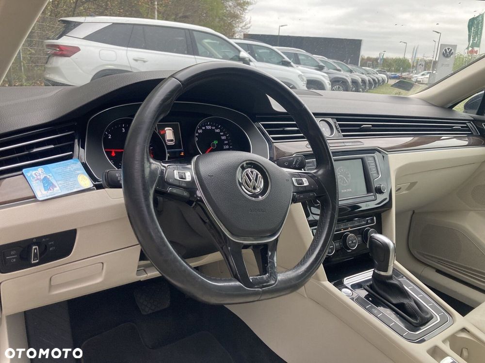 Volkswagen Passat Variant 2.0 TDI BMT Highline DSG - 9