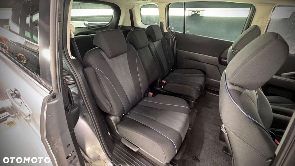 Mazda 5 - 7