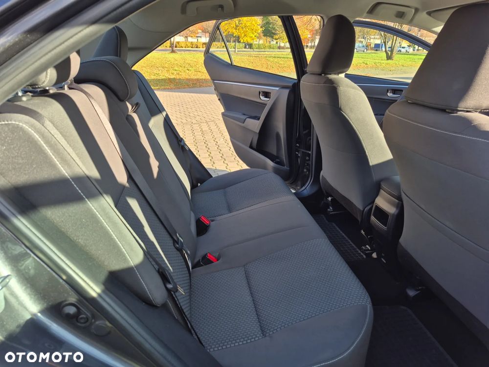 Toyota Corolla 1.6 Classic Plus - 12