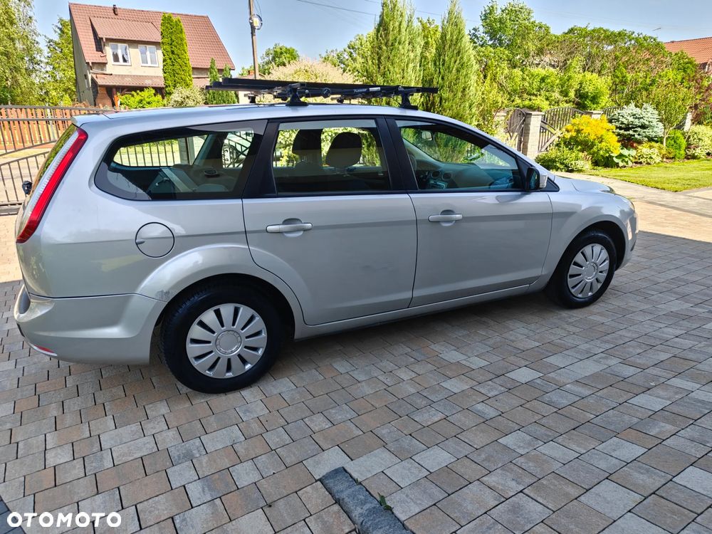 Ford Focus 1.6 Ambiente - 2