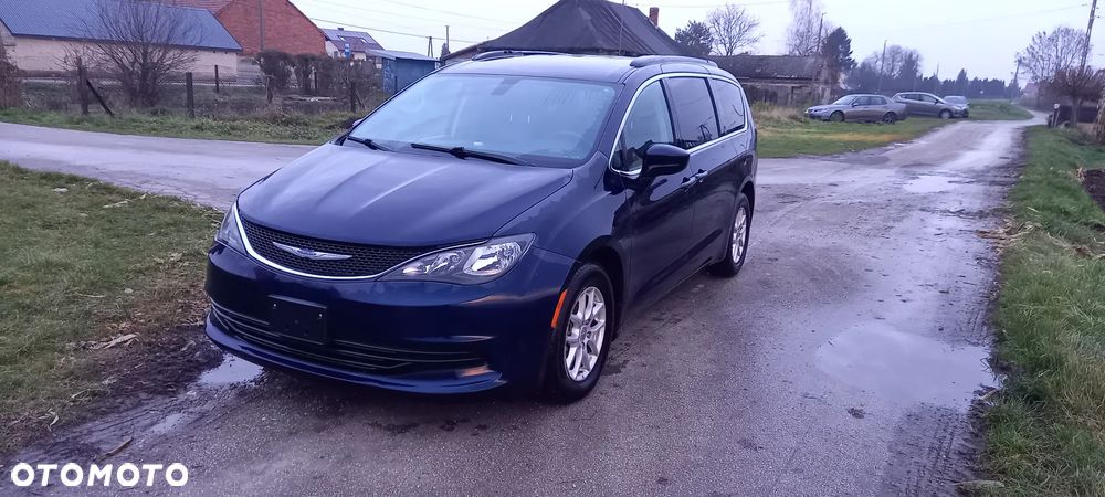 Chrysler Pacifica - 2