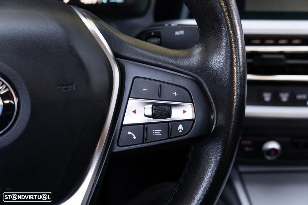 BMW 330 e Line Luxury Auto - 37