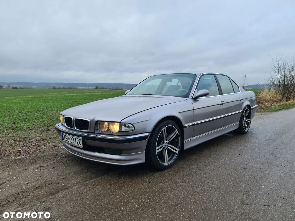 BMW Seria 7 740i V8 - 5