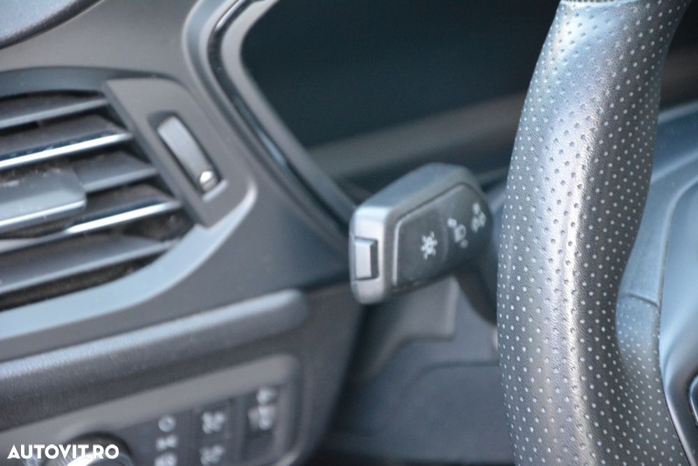 Ford Kuga 2.5 Duratec FHEV ST-LINE - 24