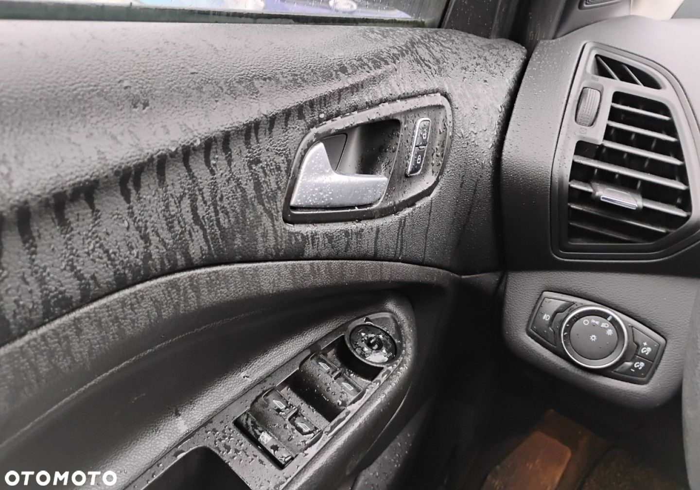 Ford Escape - 12