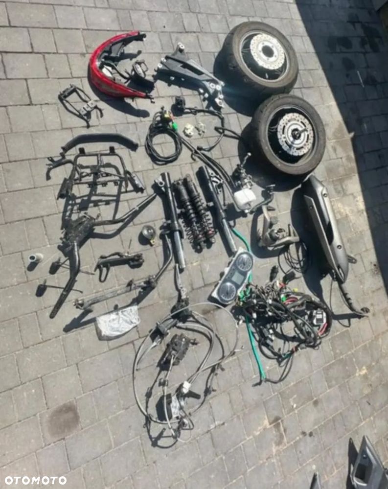 Koła plastiki hamulce Kymco xtown 300i 2019 - 6