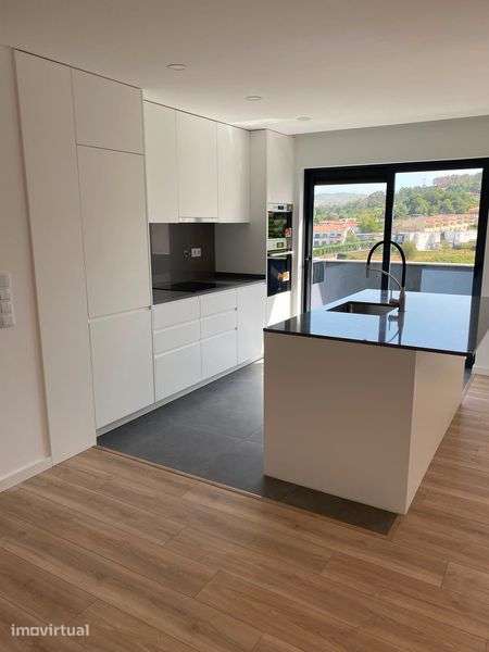 Aluguer apartamento T3 novo no centro da vila - Grande imagem: 2/9