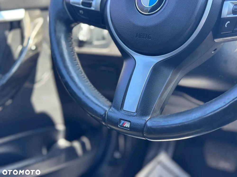 BMW Seria 3 330i xDrive - 27
