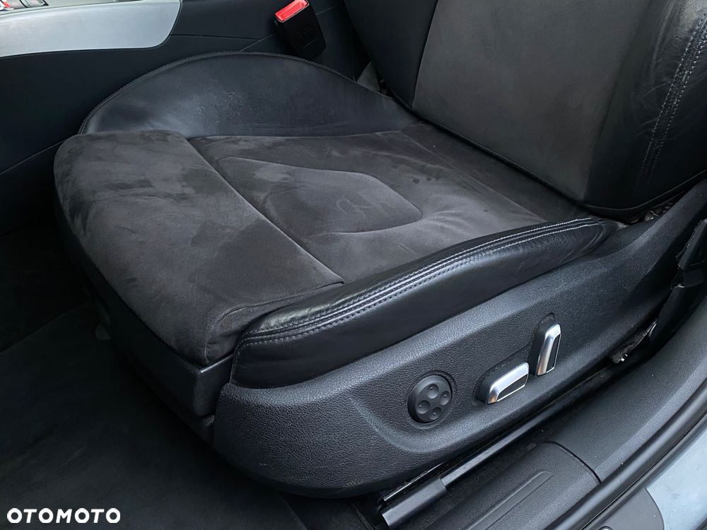 Audi RS4 Avant Standard - 14