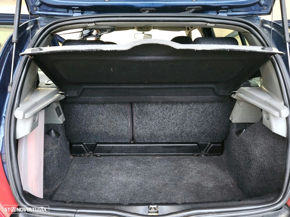 Renault Clio 1.2 16V Privilège - 19