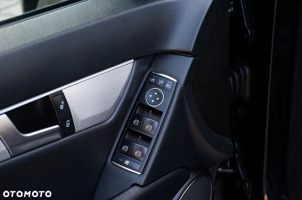 Mercedes-Benz Klasa C 180 T BlueEFFICIENCY Avantgarde - 36