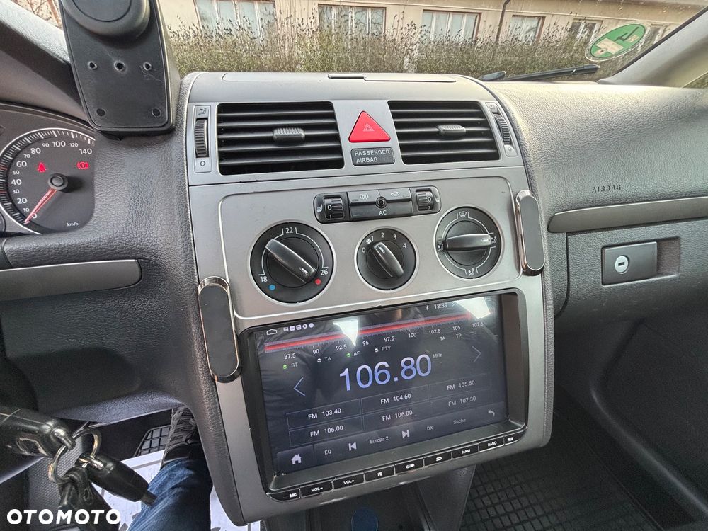 Volkswagen Touran 1.9 TDI DSG Conceptline - 15