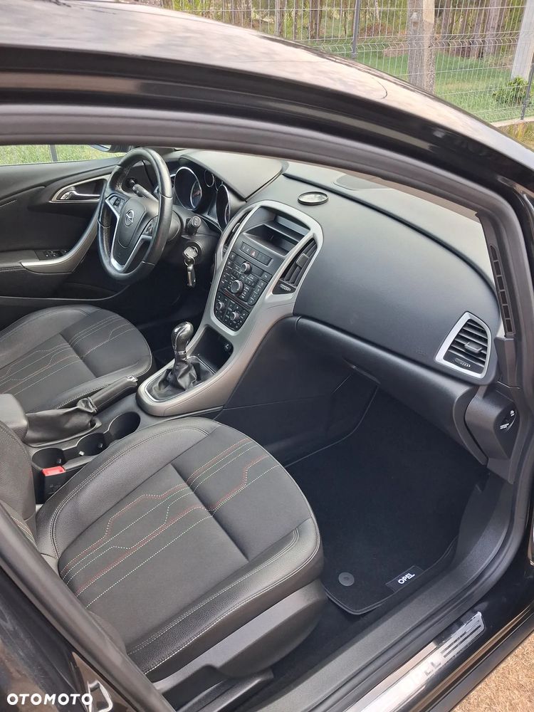 Opel Astra 1.4 150 Jahre - 12
