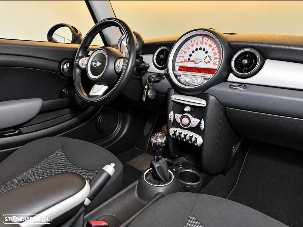 MINI 3 Portas Cooper D Auto - 11