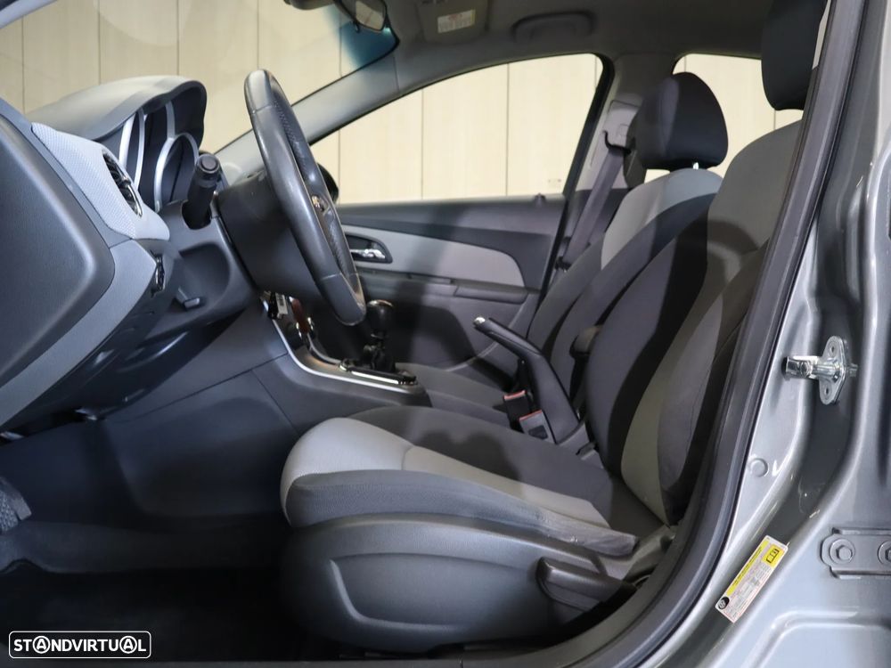 Chevrolet Cruze 1.6 LS - 13
