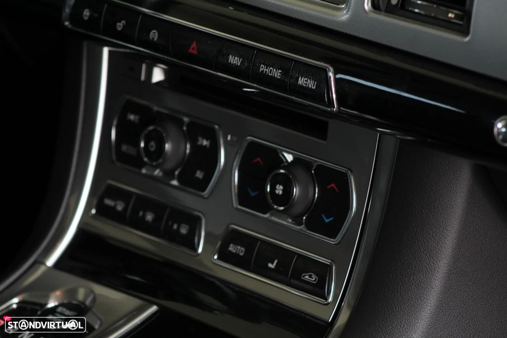 Jaguar XF Sportbrake 2.2 D R-Sport - 19